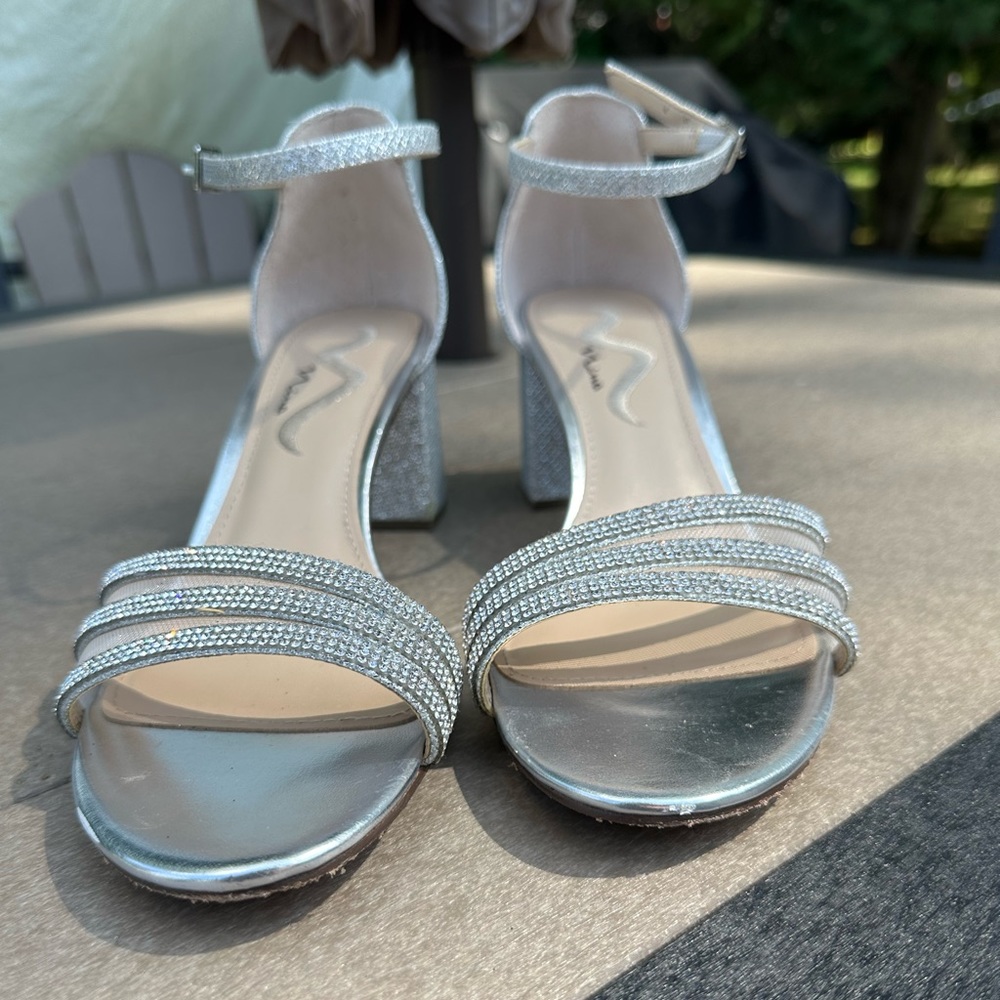 NAGIDA WOMENS SILVER METALLIC BLOCK-HEEL SANDAL Size 10